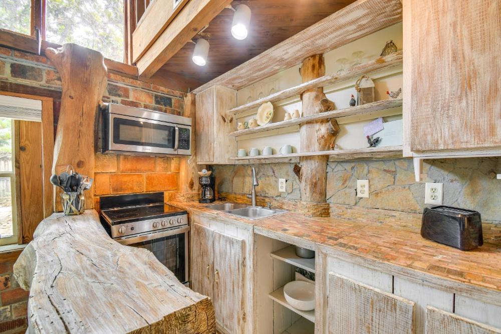 Riverfront Deck Outdoor Retreat in Fairhope!